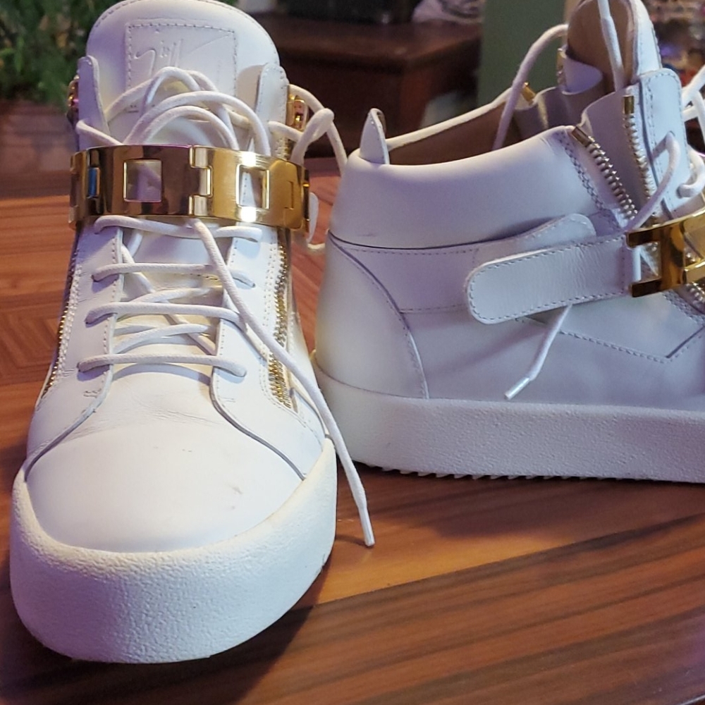 Shoe